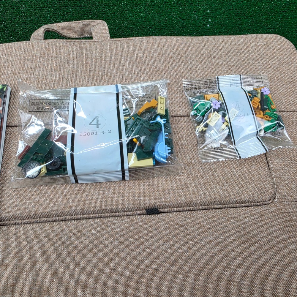 Lumibricks 15001 Retro Newsstand Building Blocks Set - Picture 6 of 9